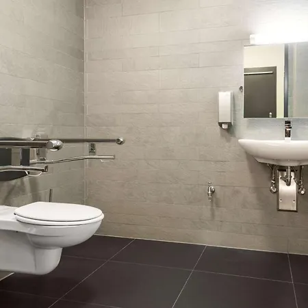 فندق إن إتش ساحة بوتسدام 4*