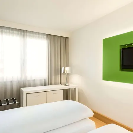 إن إتش ساحة بوتسدام فندق