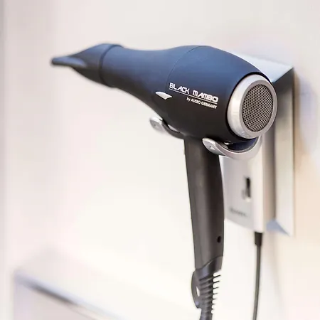 فندق إن إتش ساحة بوتسدام 4*