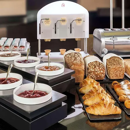 إن إتش ساحة بوتسدام فندق