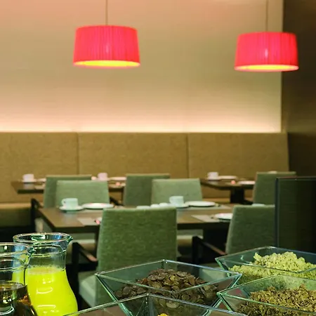 Nh Potsdamer Platz 4* Berlín